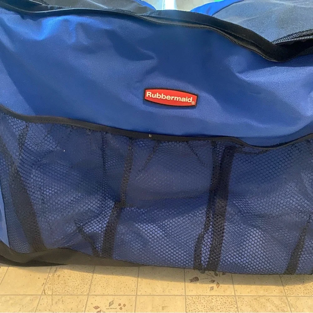 Rubbermaid Blue and Black Garment/Sports Bag with Durable Design